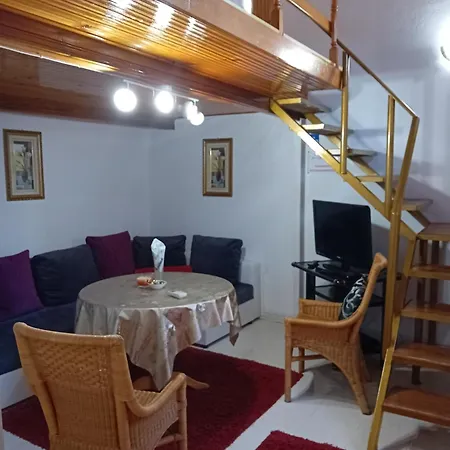 Apartment стела *